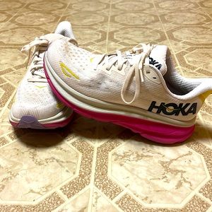 Hoka Clifton 9 size 8 EUC 💕